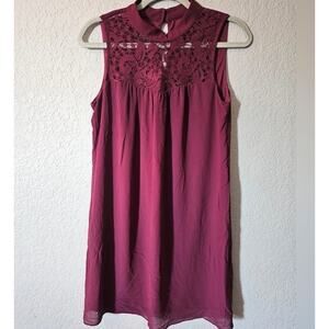 A. Byer - Women's Lace Detailed Sleeveless Chiffon Shift Dress - Sz M